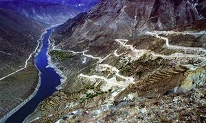 China plans dams in Tibet across the Yarlung Zangbo River : Zangmu hydroelectric project